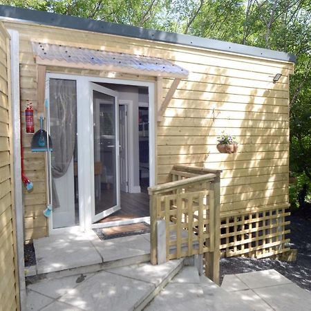 Tawny Lodge Westport Exterior photo